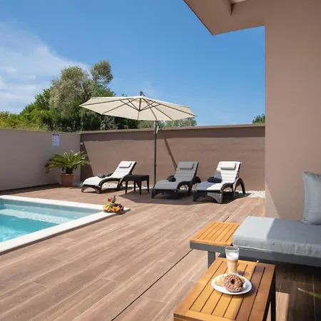 Villa Lumea - Brend New 4-bedroom With Pool Pula