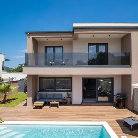 Willa Lumea - Brend New 4-bedroom With Pool Pula