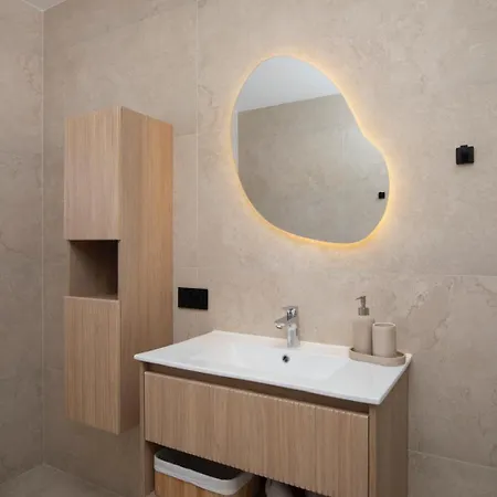 Lumea - Brend New 4-bedroom With Pool 普拉