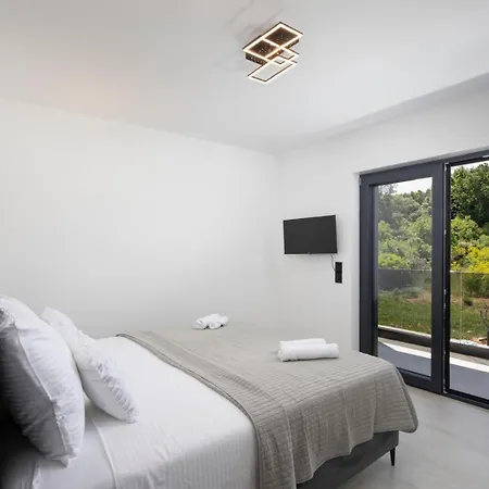 Willa Lumea - Brend New 4-bedroom With Pool