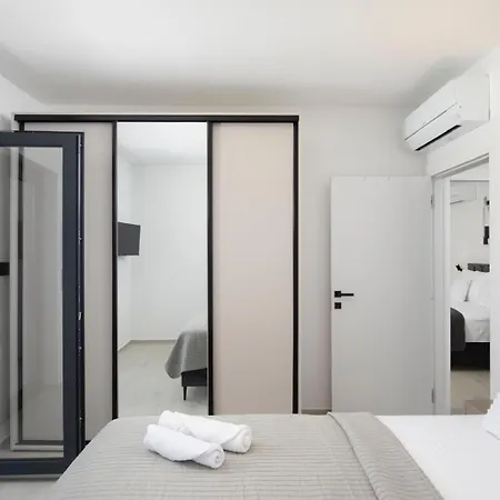 Lumea - Brend New 4-bedroom With Pool * Pula