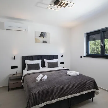 Willa Lumea - Brend New 4-bedroom With Pool *