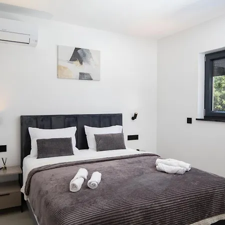 Lumea - Brend New 4-bedroom With Pool 别墅