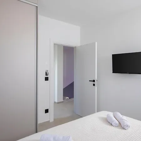 Lumea - Brend New 4-bedroom With Pool * Pula