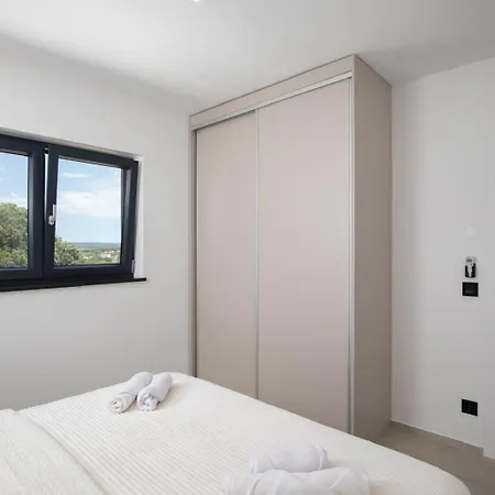 Lumea - Brend New 4-bedroom With Pool 别墅